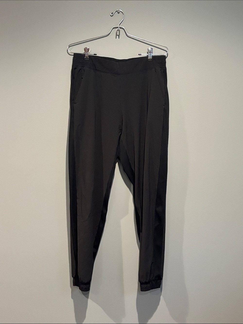 Athleta Textured Brooklyn Jogger Black Ankle Cropped Active Pants